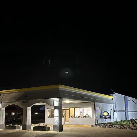 Days Inn By Wyndham Salina South Exterior foto