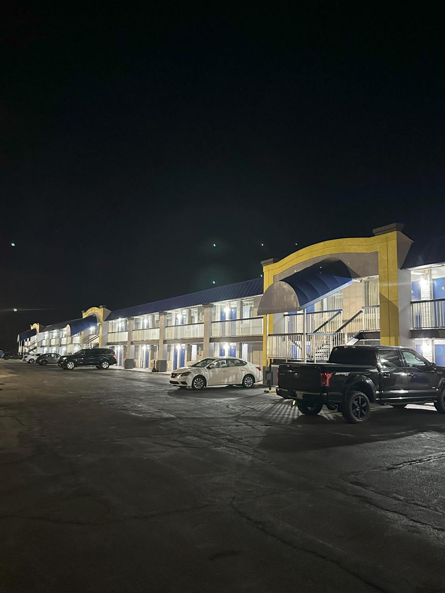 Days Inn By Wyndham Salina South Exterior foto